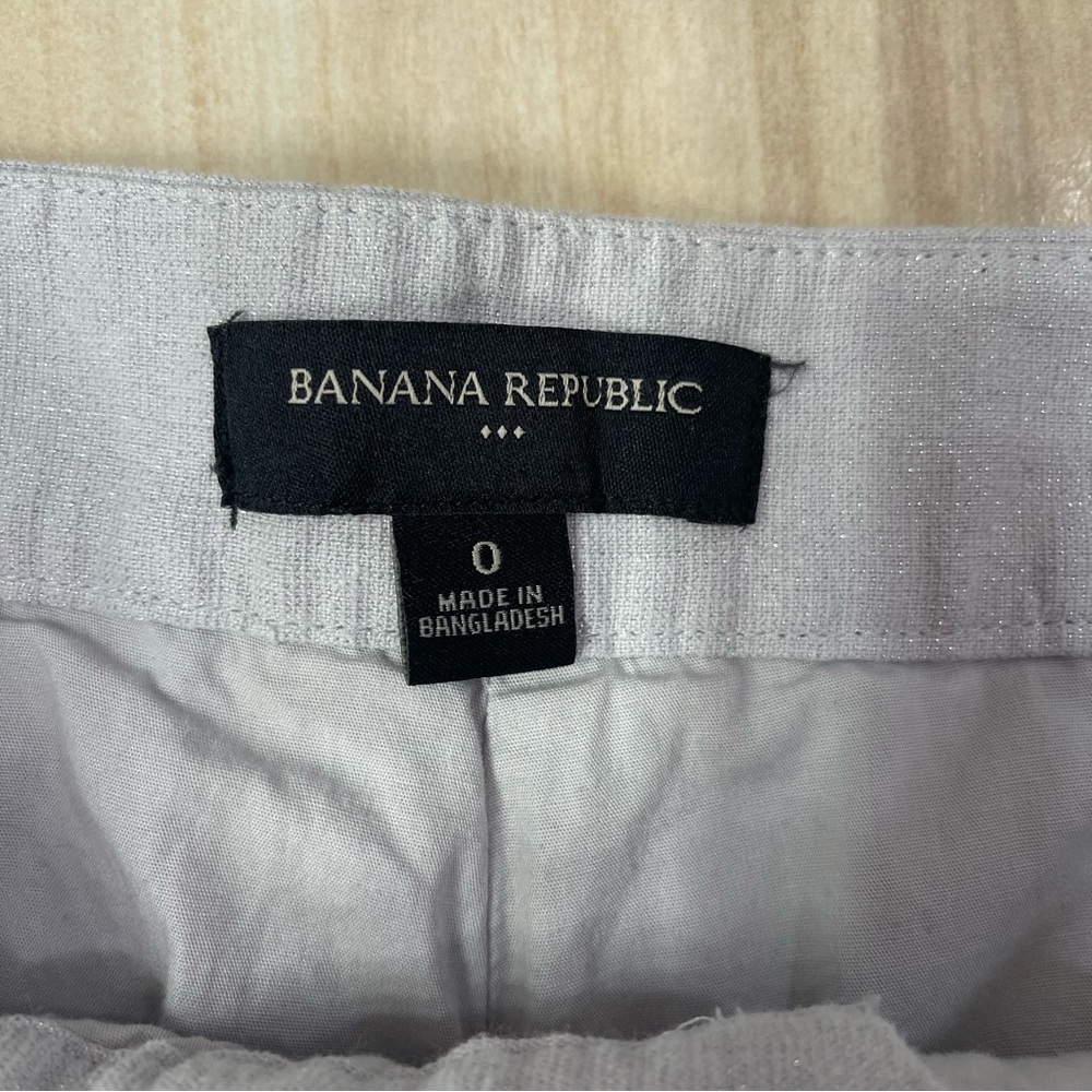 Banana Republic women’s silver shorts, size 0, great condition - Picture 2 of 3